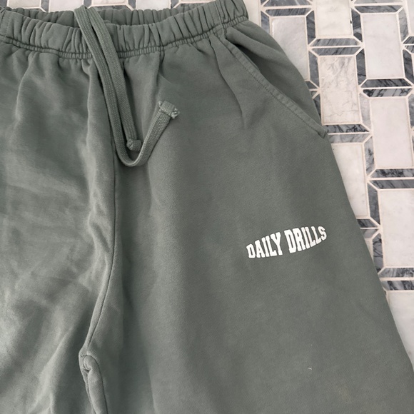 Daily Drills logo Varsity joggers  in XS/S DDgreen - Picture 3 of 5